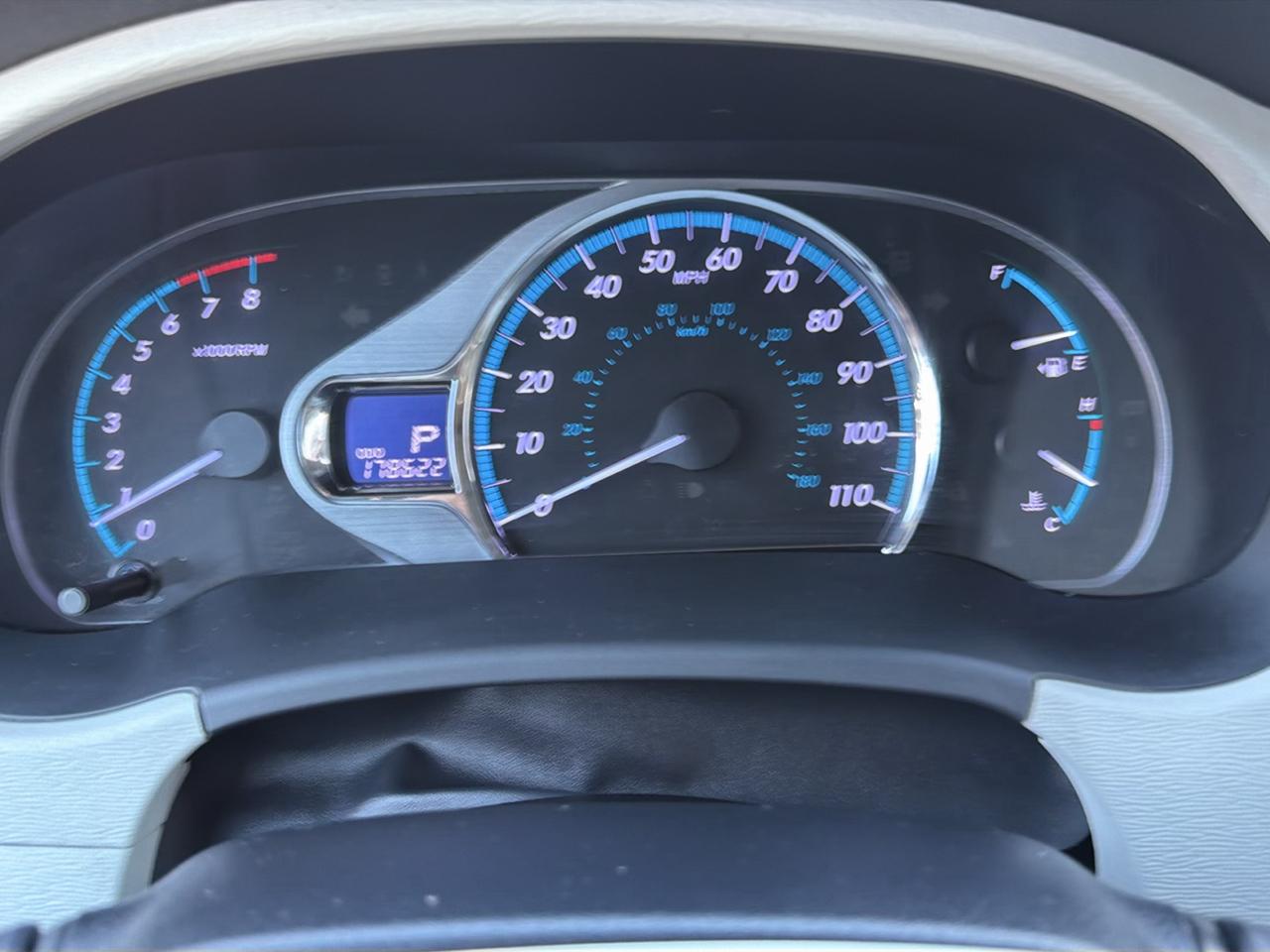 Toyota Sienna 5dr 7-Pass Van V6 XLE AWD (Natl) 2012