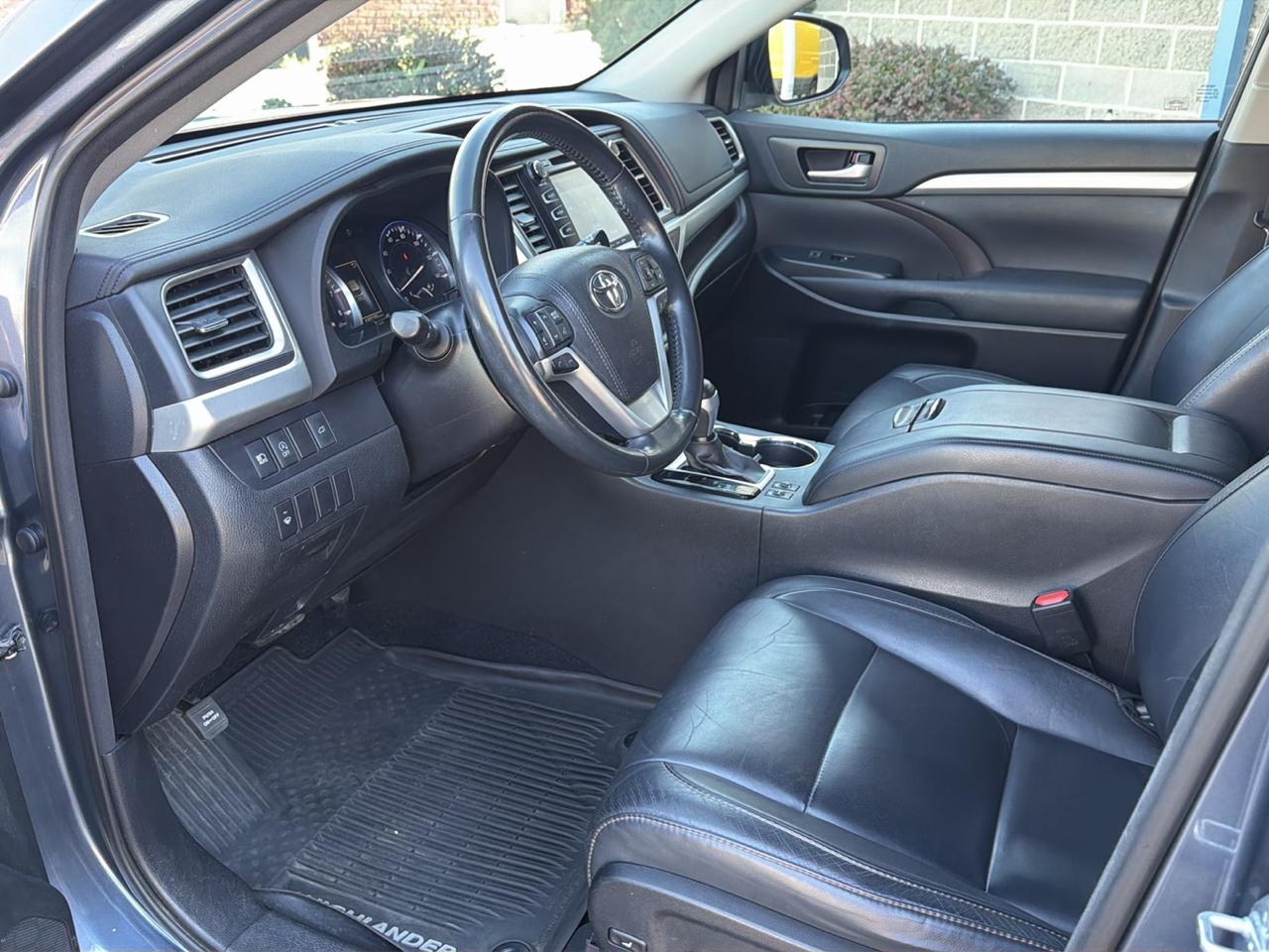 Toyota Highlander XLE V6 AWD (Natl) 2017
