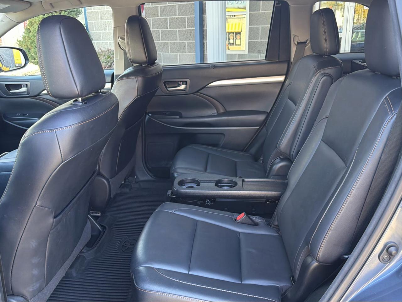 Toyota Highlander XLE V6 AWD (Natl) 2017