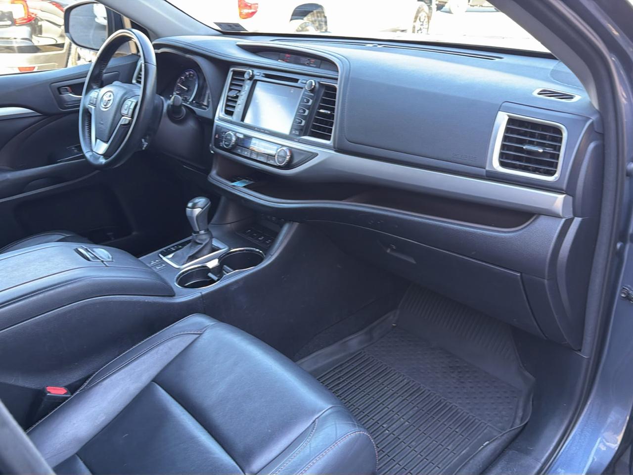 Toyota Highlander XLE V6 AWD (Natl) 2017