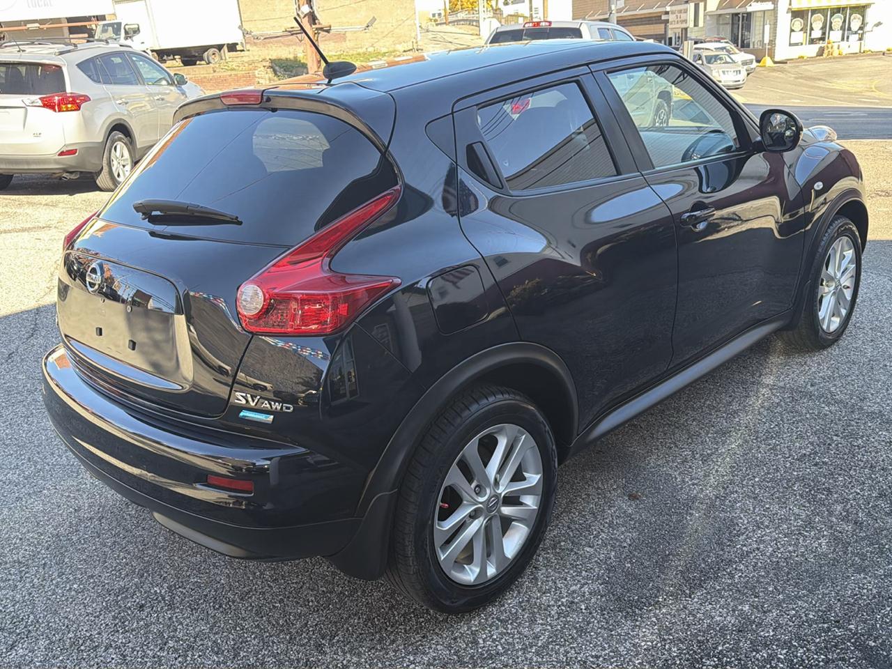 Nissan Juke 5dr Wgn CVT SV AWD 2012