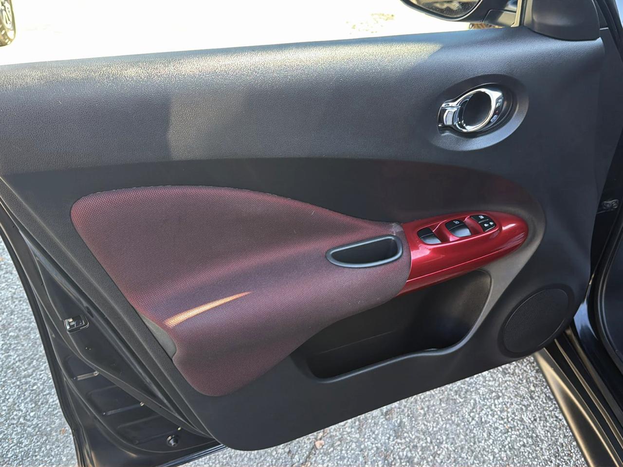 Nissan Juke 5dr Wgn CVT SV AWD 2012