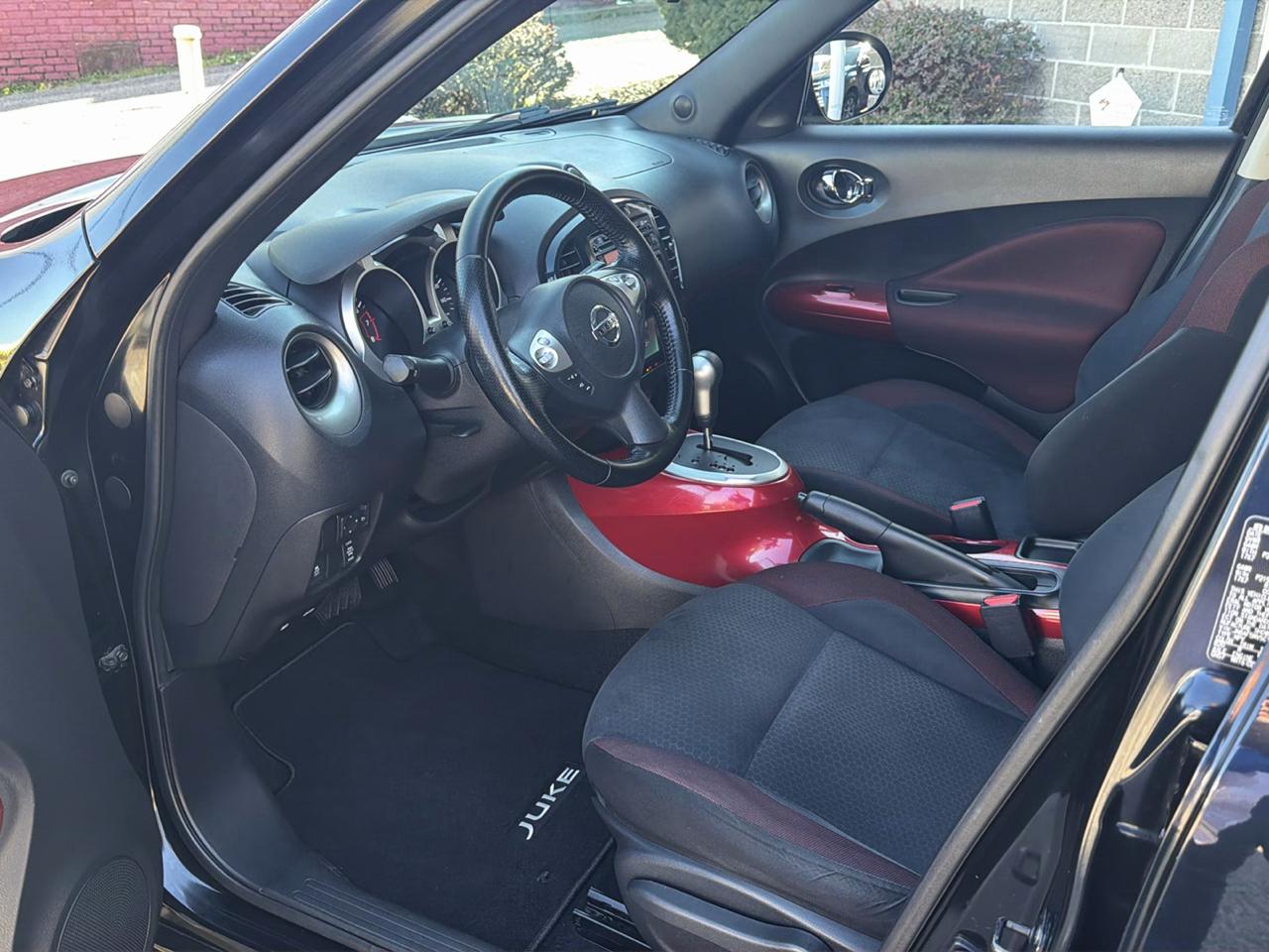 Nissan Juke 5dr Wgn CVT SV AWD 2012