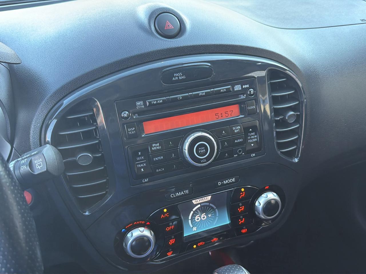 Nissan Juke 5dr Wgn CVT SV AWD 2012