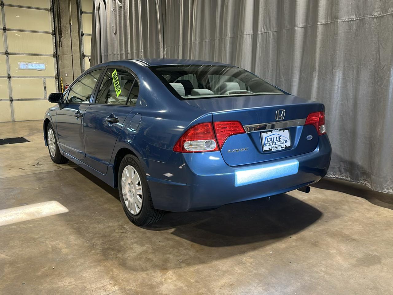 Honda Civic DX-VP Sedan 5-Speed AT 2010
