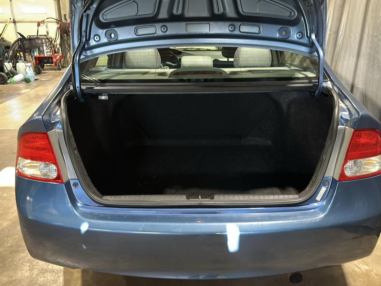 Honda Civic DX-VP Sedan 5-Speed AT 2010