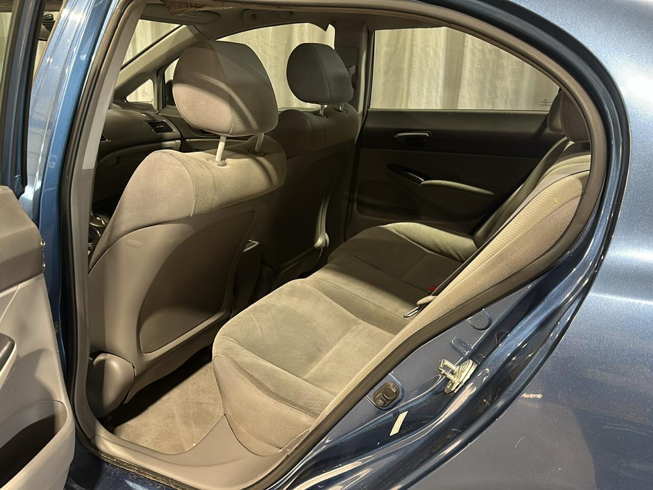 Honda Civic DX-VP Sedan 5-Speed AT 2010
