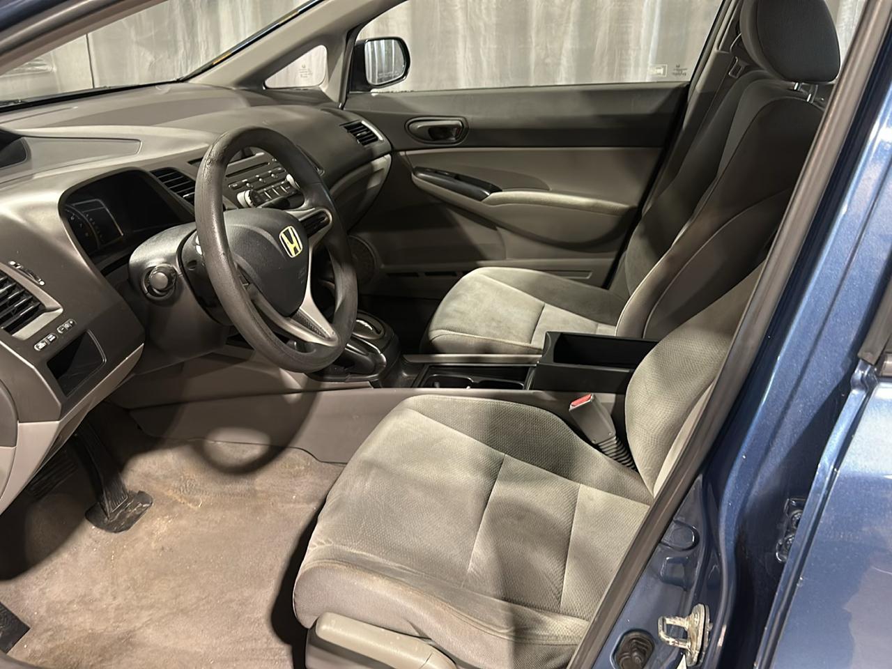 Honda Civic DX-VP Sedan 5-Speed AT 2010