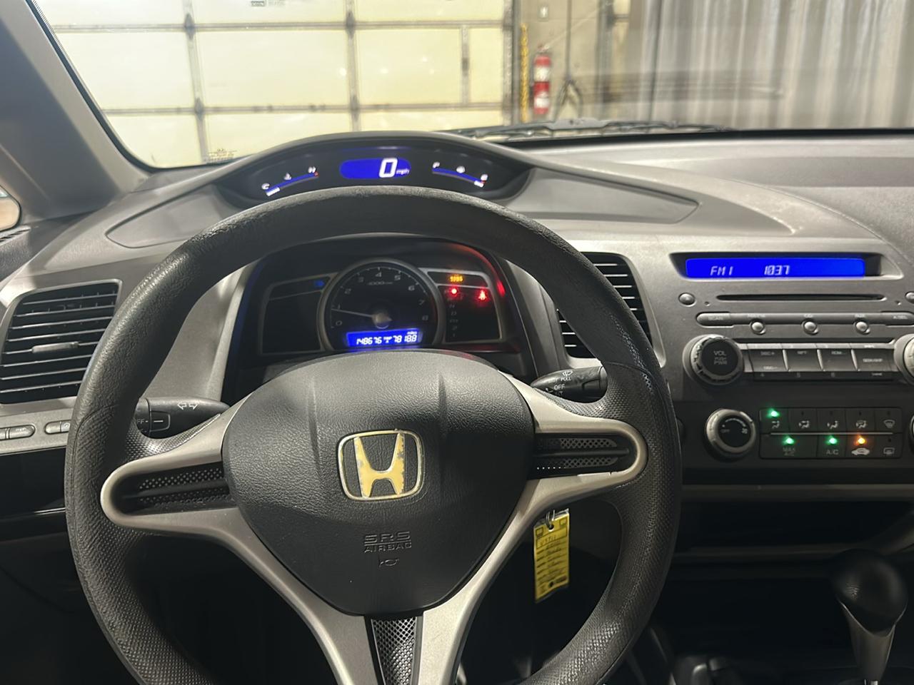 Honda Civic DX-VP Sedan 5-Speed AT 2010