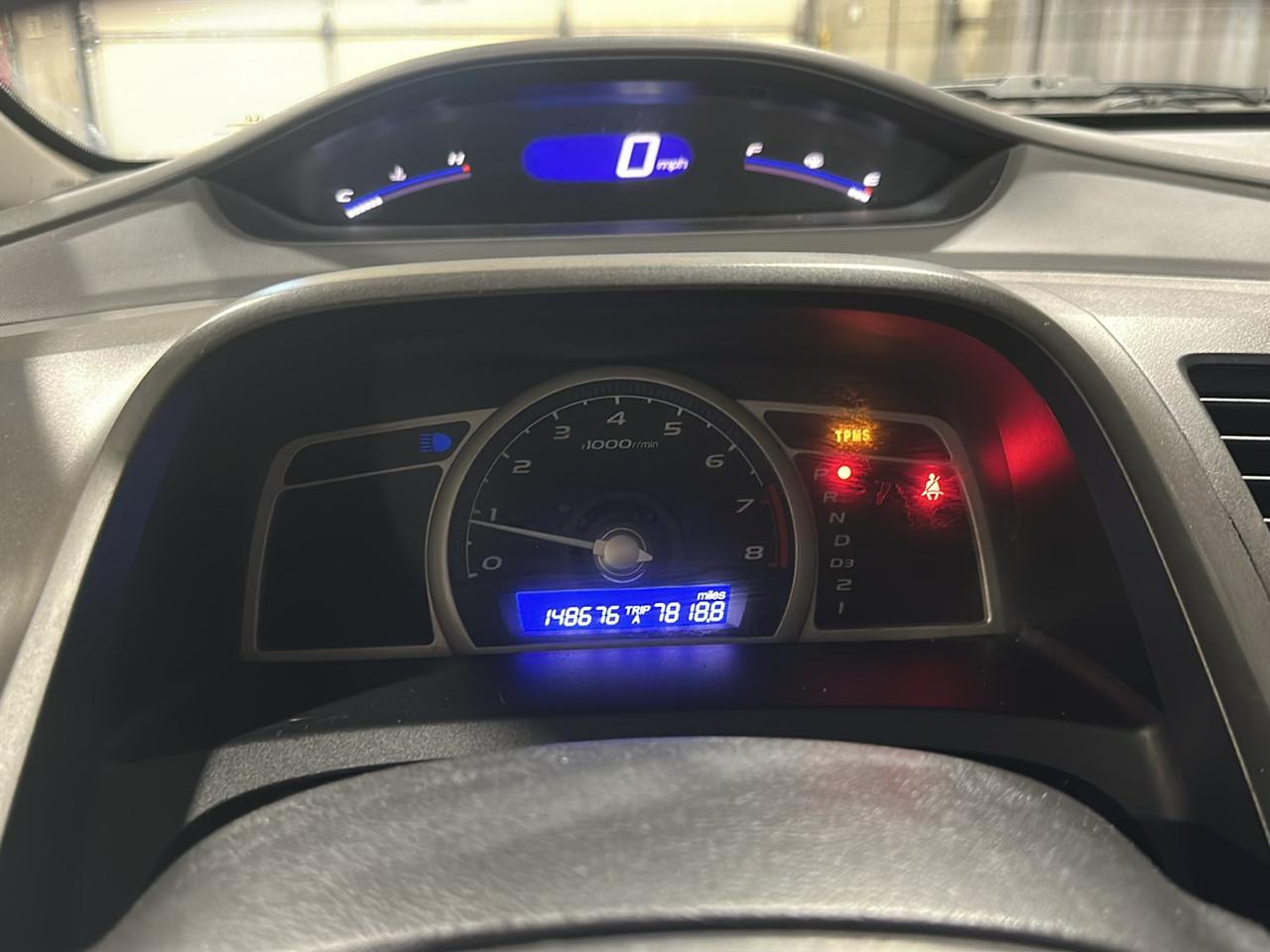 Honda Civic DX-VP Sedan 5-Speed AT 2010