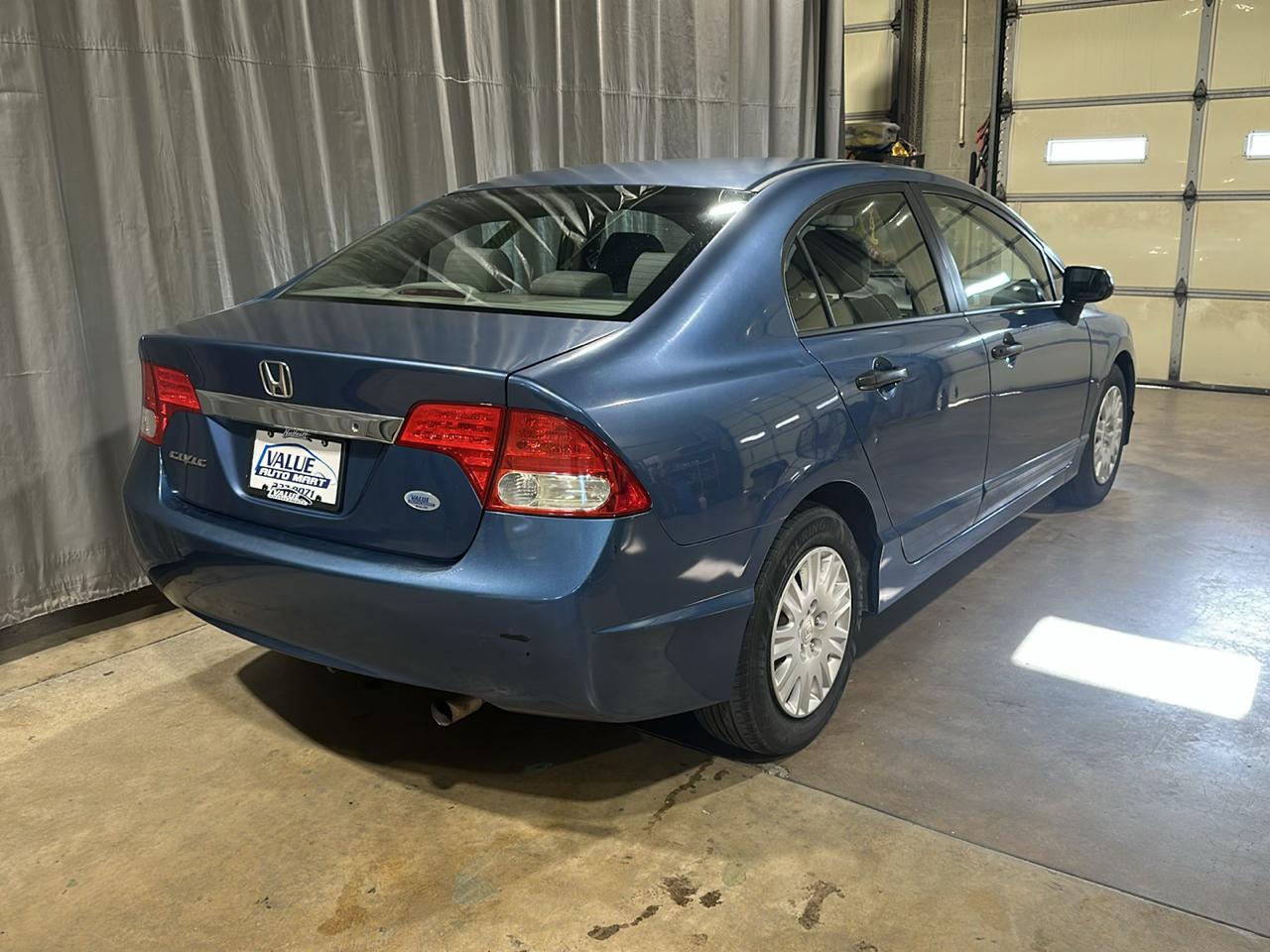 Honda Civic DX-VP Sedan 5-Speed AT 2010