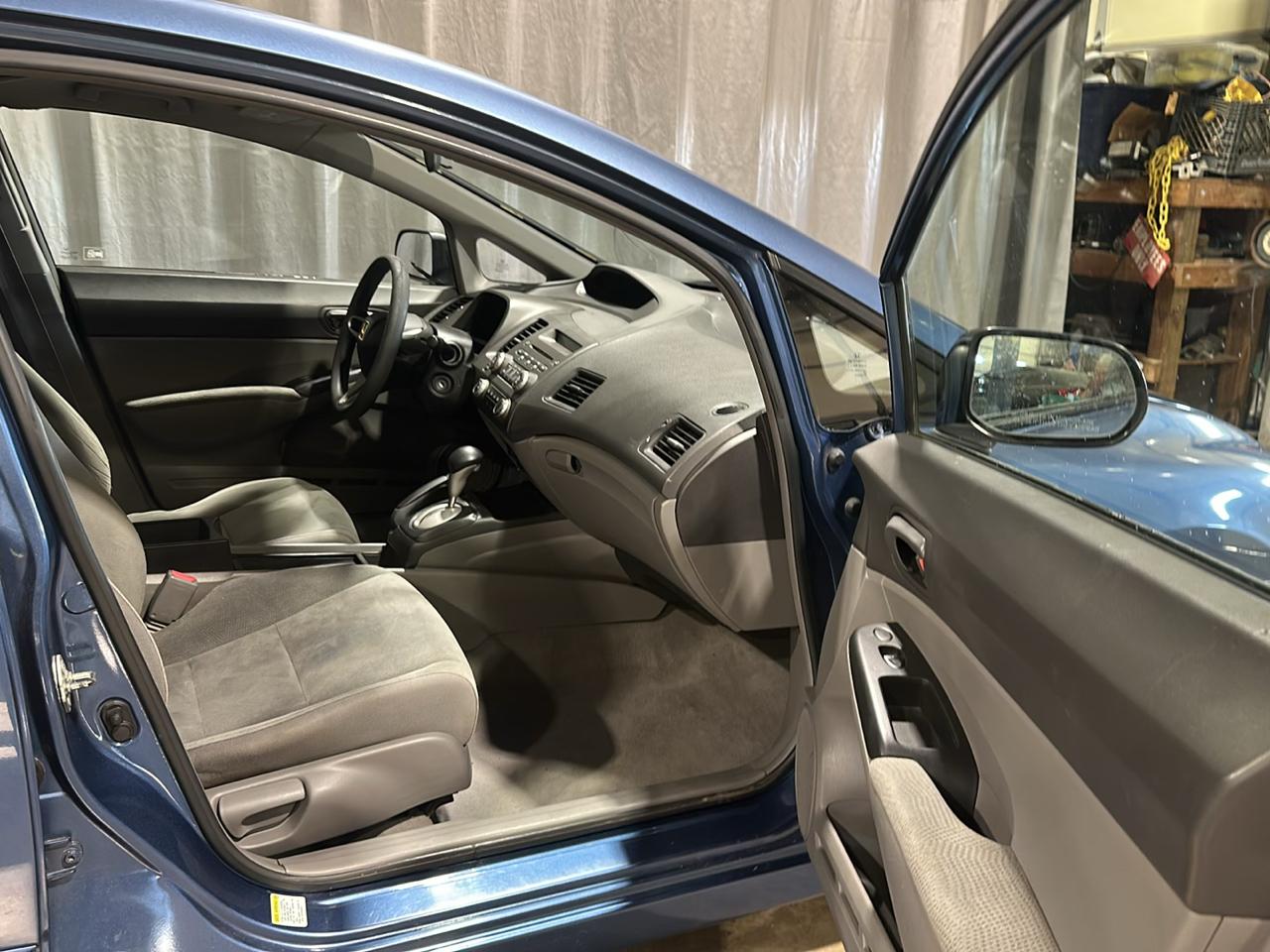 Honda Civic DX-VP Sedan 5-Speed AT 2010