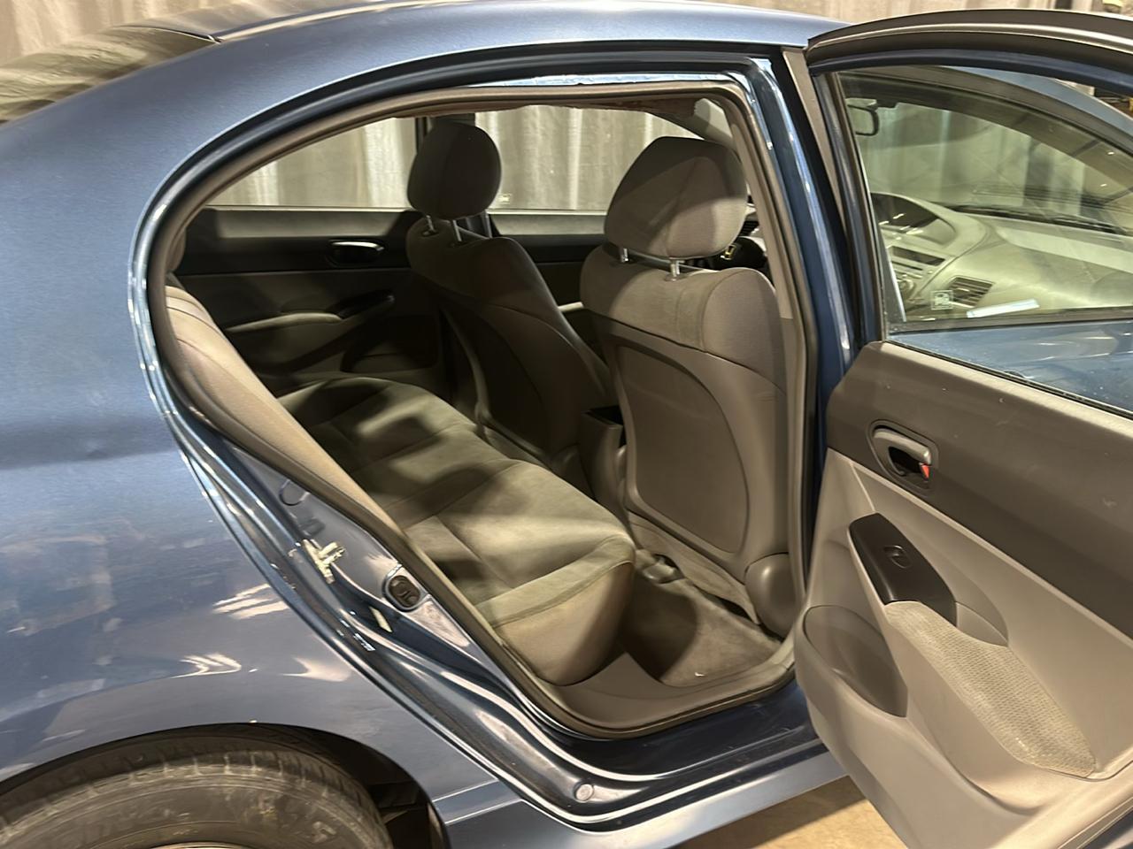 Honda Civic DX-VP Sedan 5-Speed AT 2010