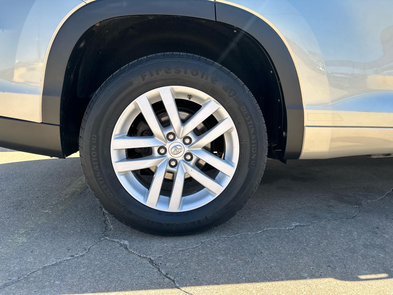 Toyota Highlander LE FWD I4 2015