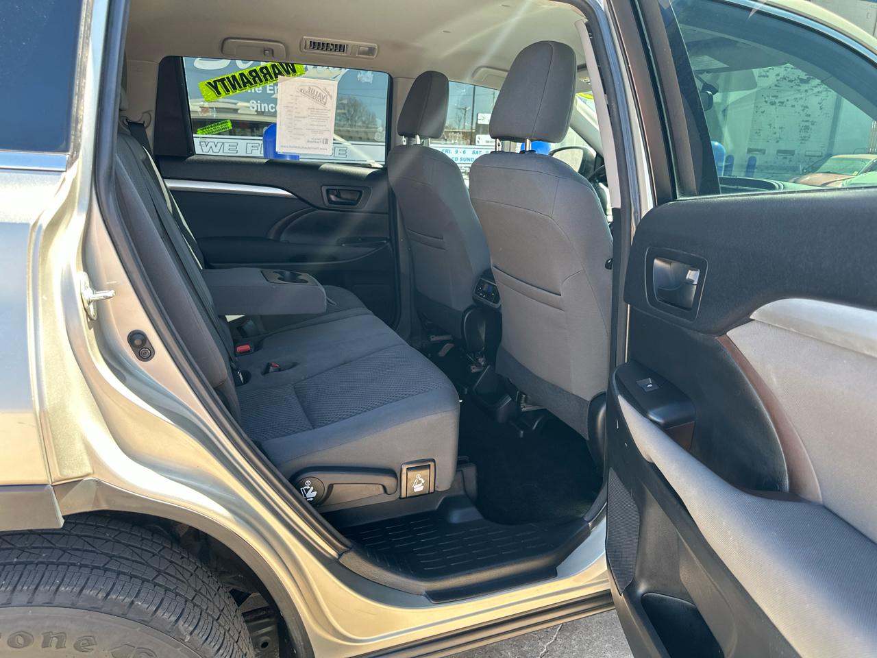 Toyota Highlander LE FWD I4 2015