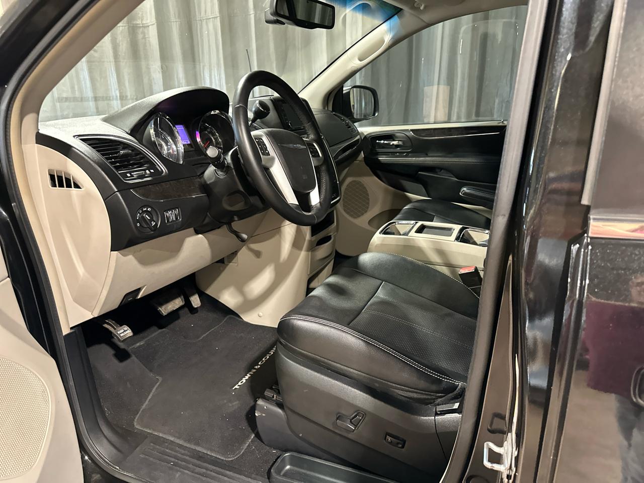 Chrysler Town & Country Touring-L 2015