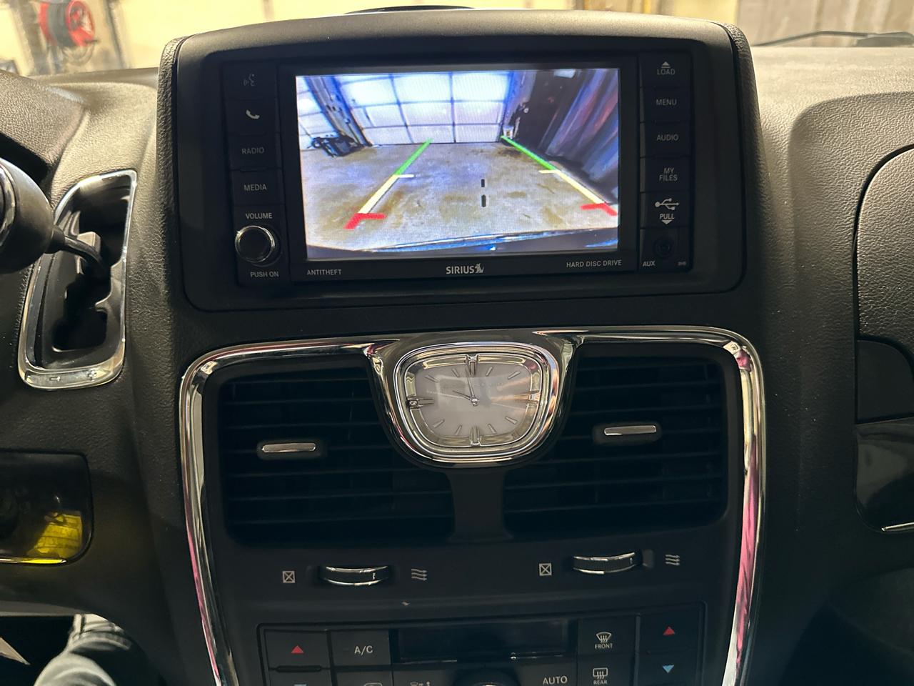 Chrysler Town & Country Touring-L 2015