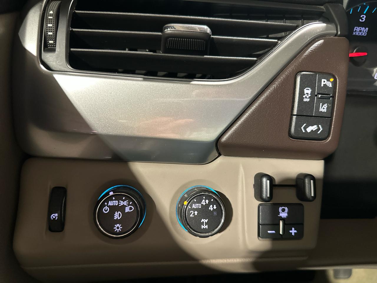 Chevrolet Suburban LTZ 1500 4WD 2015
