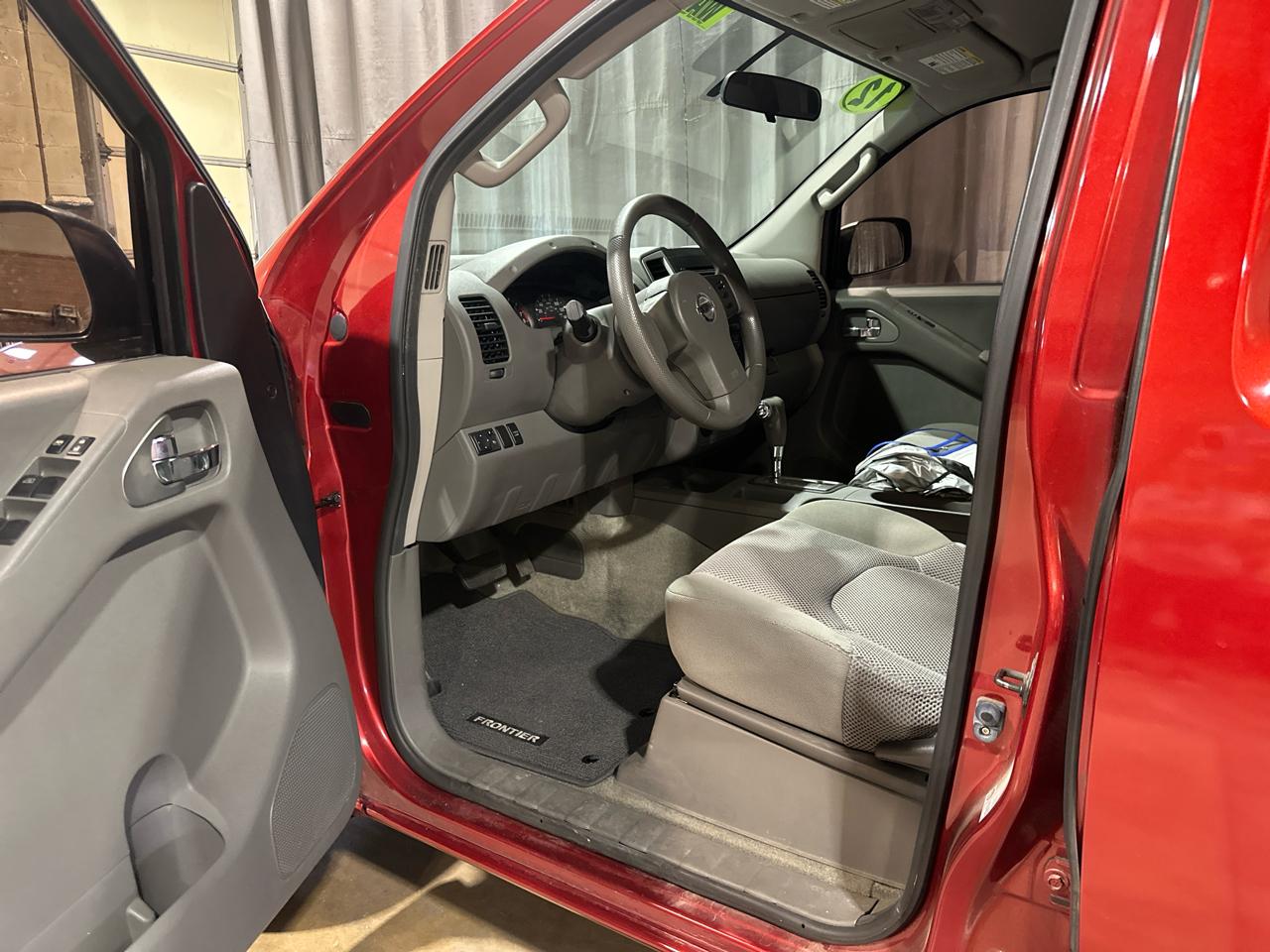 Nissan Frontier SL Crew Cab 4WD 2012