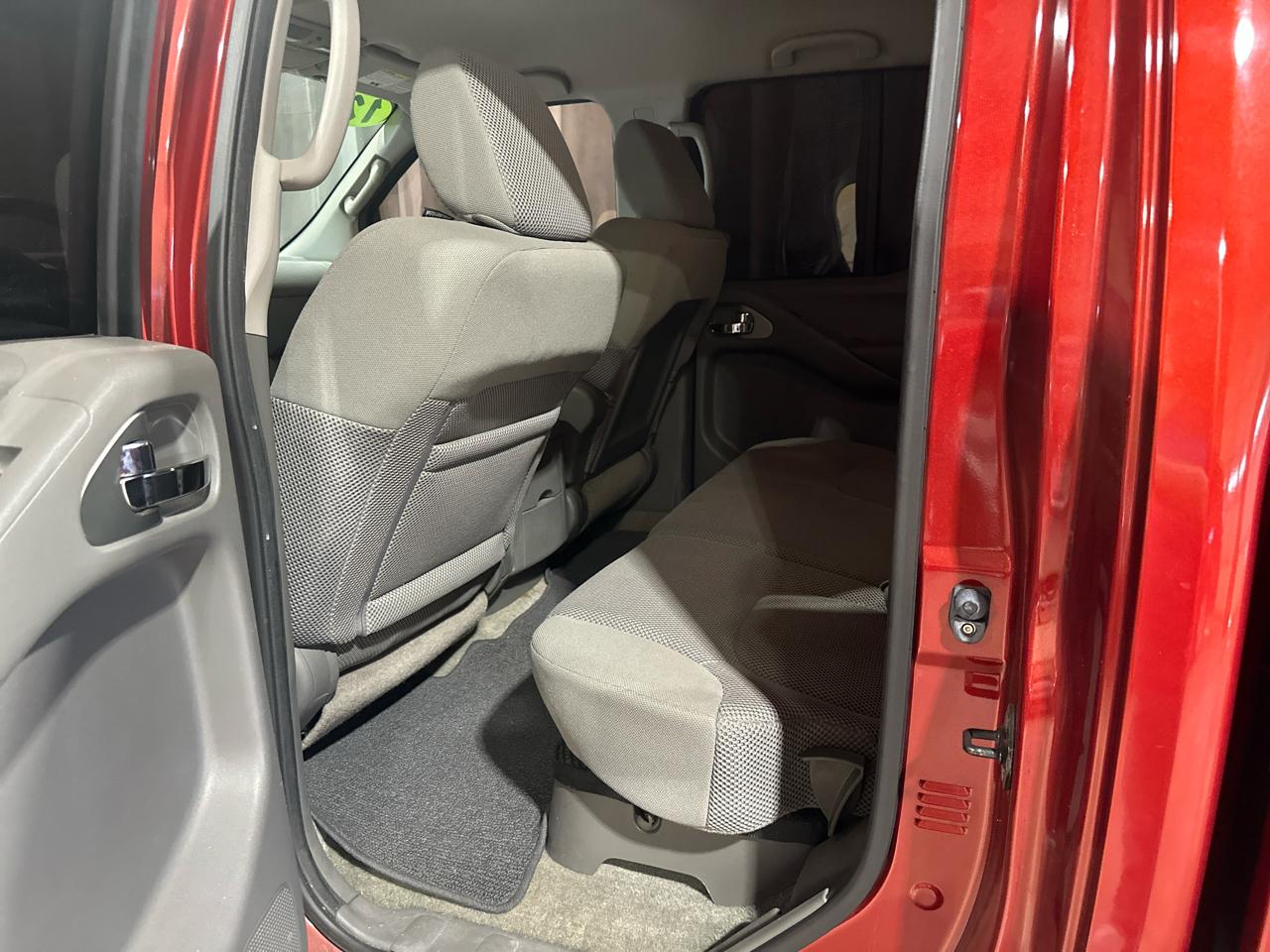 Nissan Frontier SL Crew Cab 4WD 2012