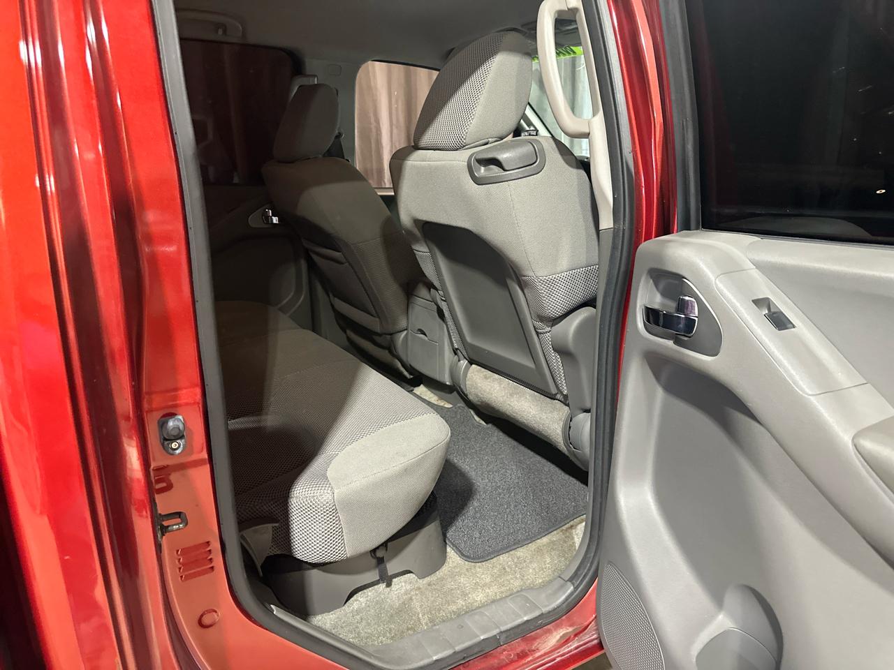 Nissan Frontier SL Crew Cab 4WD 2012