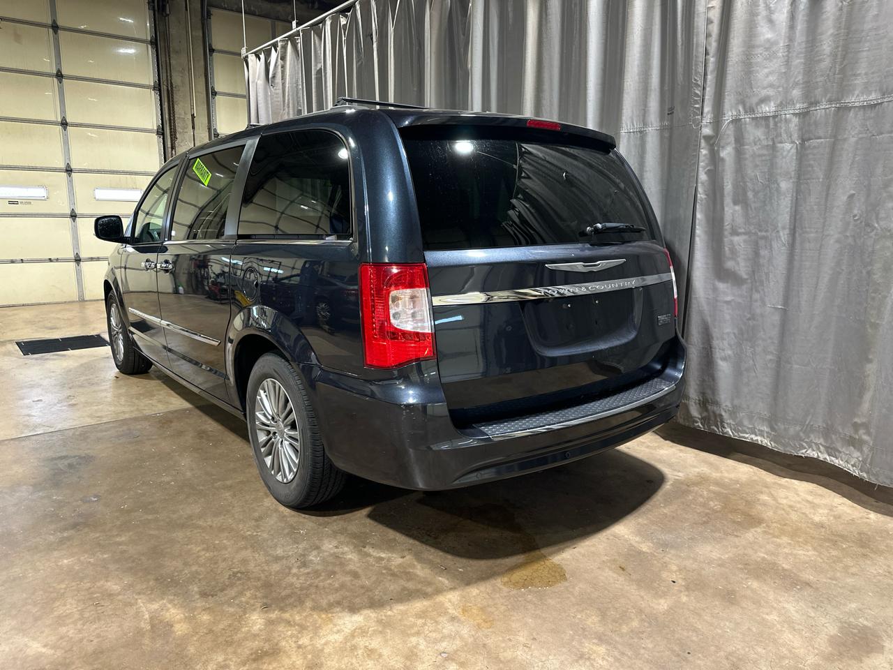 Chrysler Town & Country Touring-L 2014