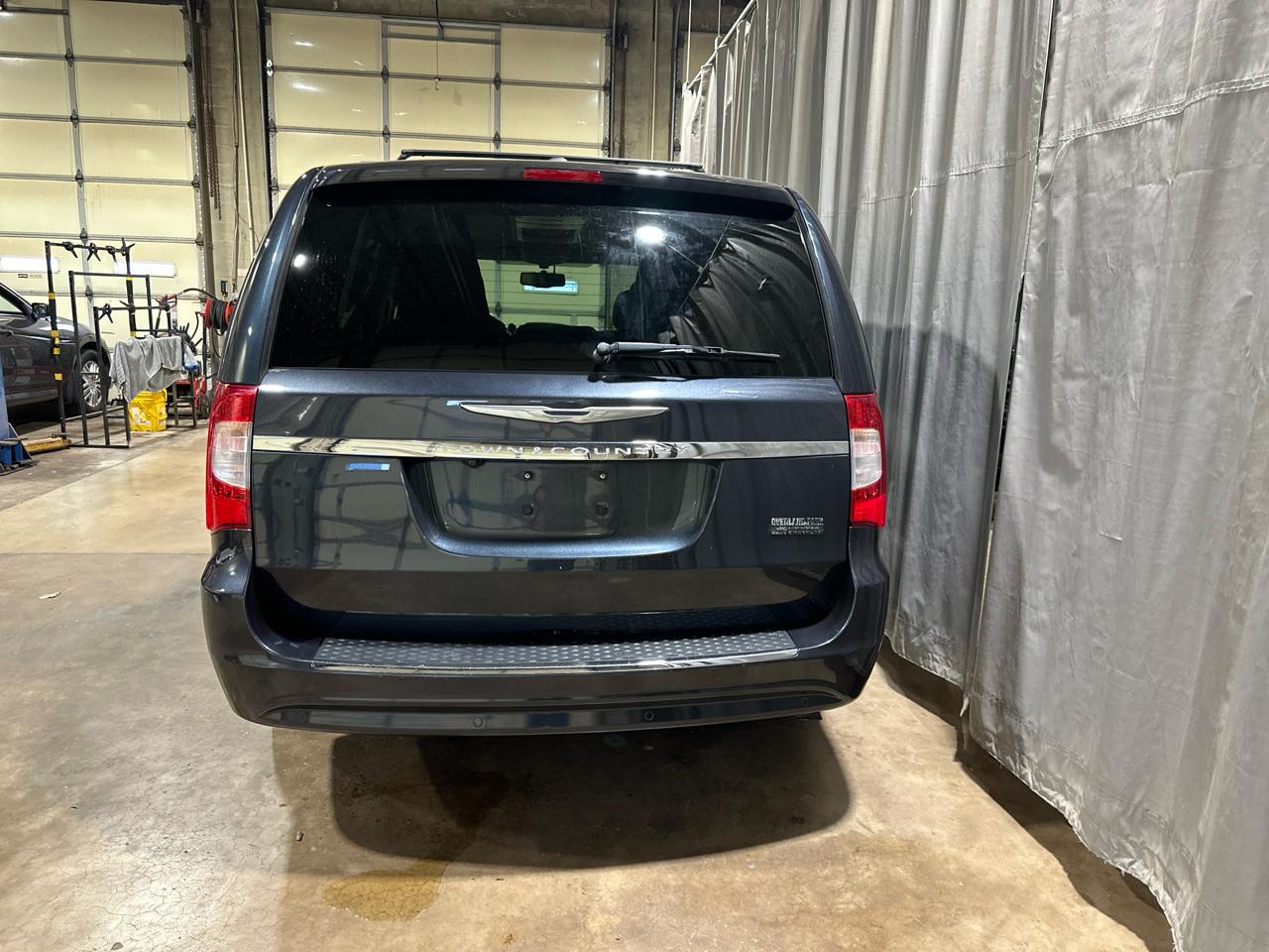 Chrysler Town & Country Touring-L 2014