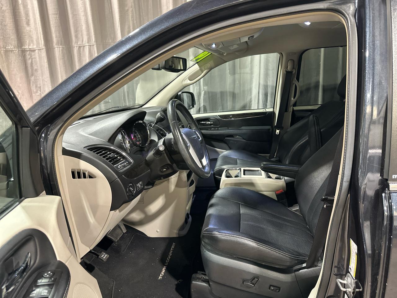 Chrysler Town & Country Touring-L 2014