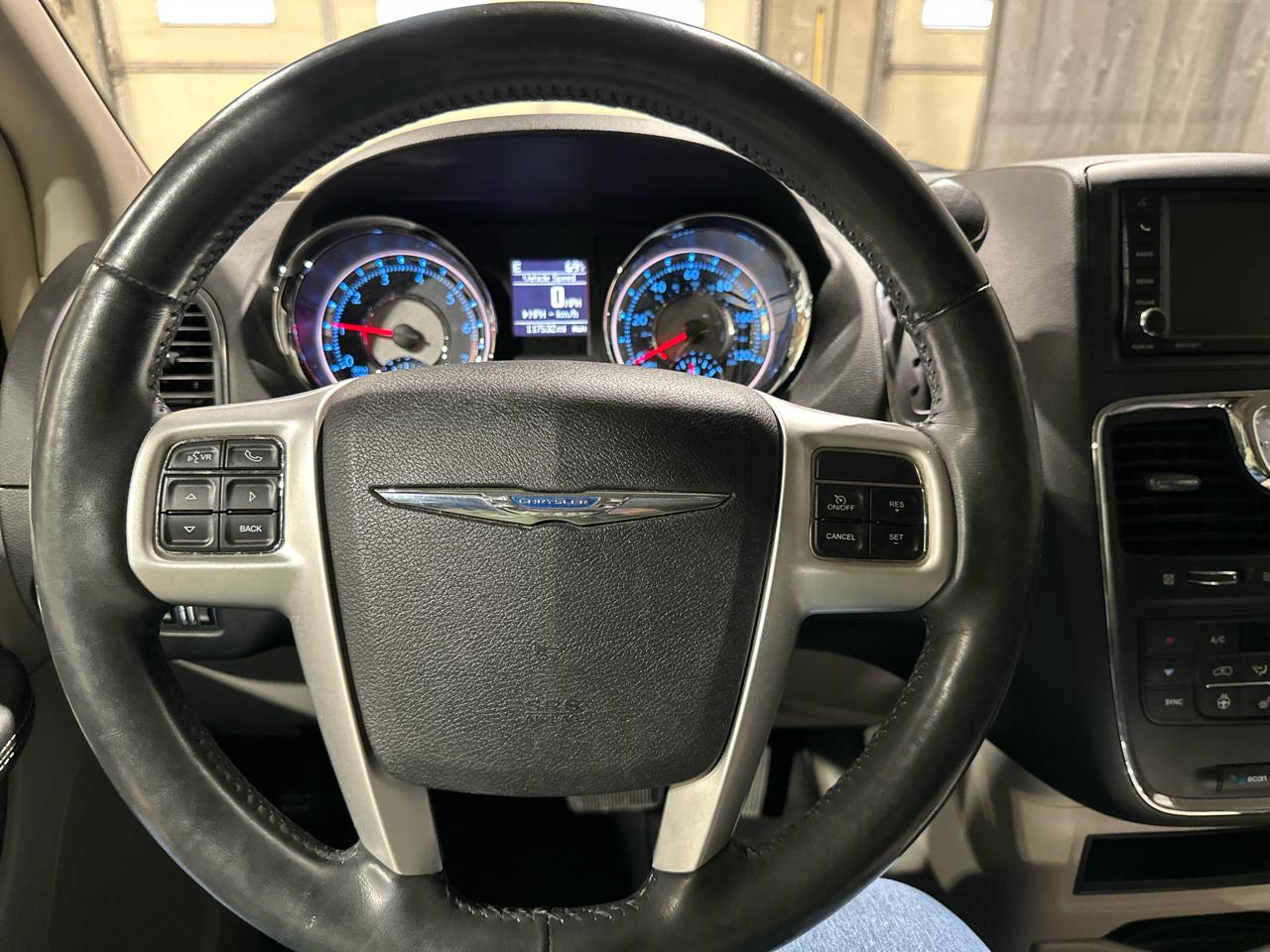 Chrysler Town & Country Touring-L 2014