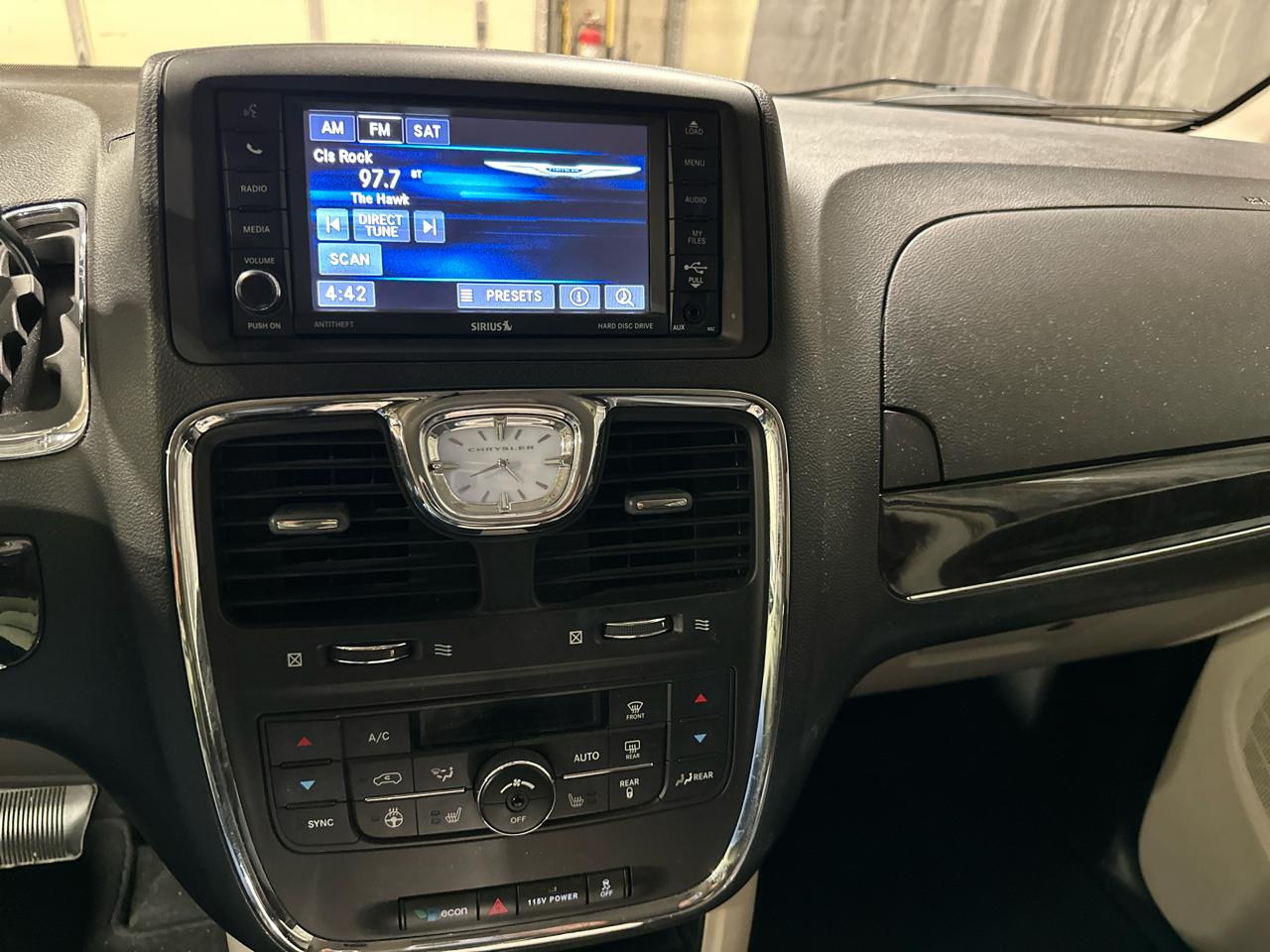 Chrysler Town & Country Touring-L 2014