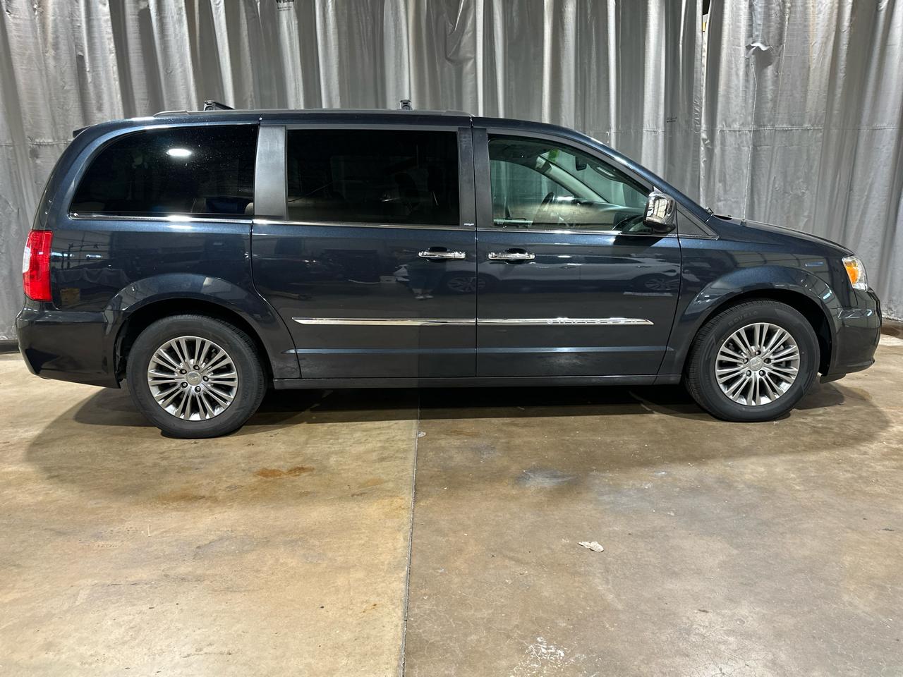Chrysler Town & Country Touring-L 2014