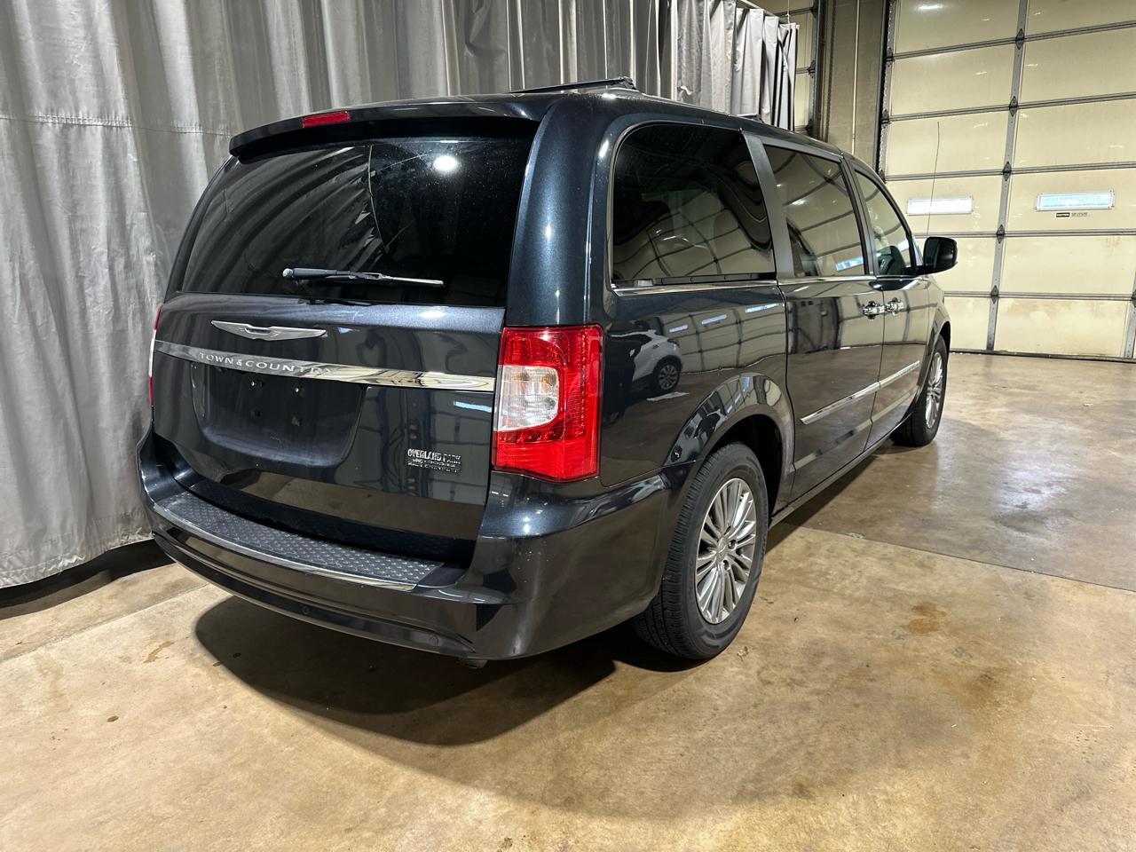 Chrysler Town & Country Touring-L 2014