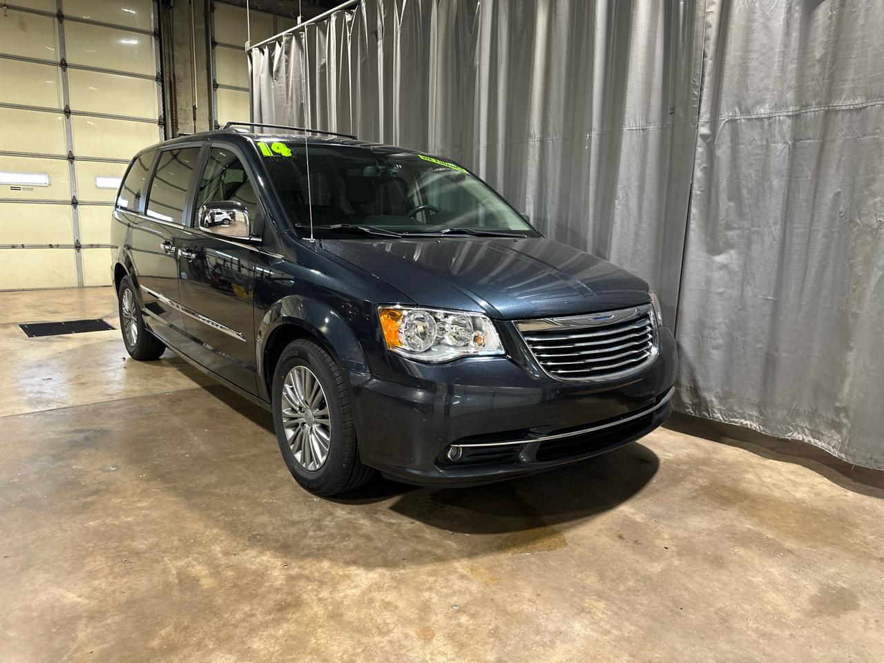 Chrysler Town & Country Touring-L 2014