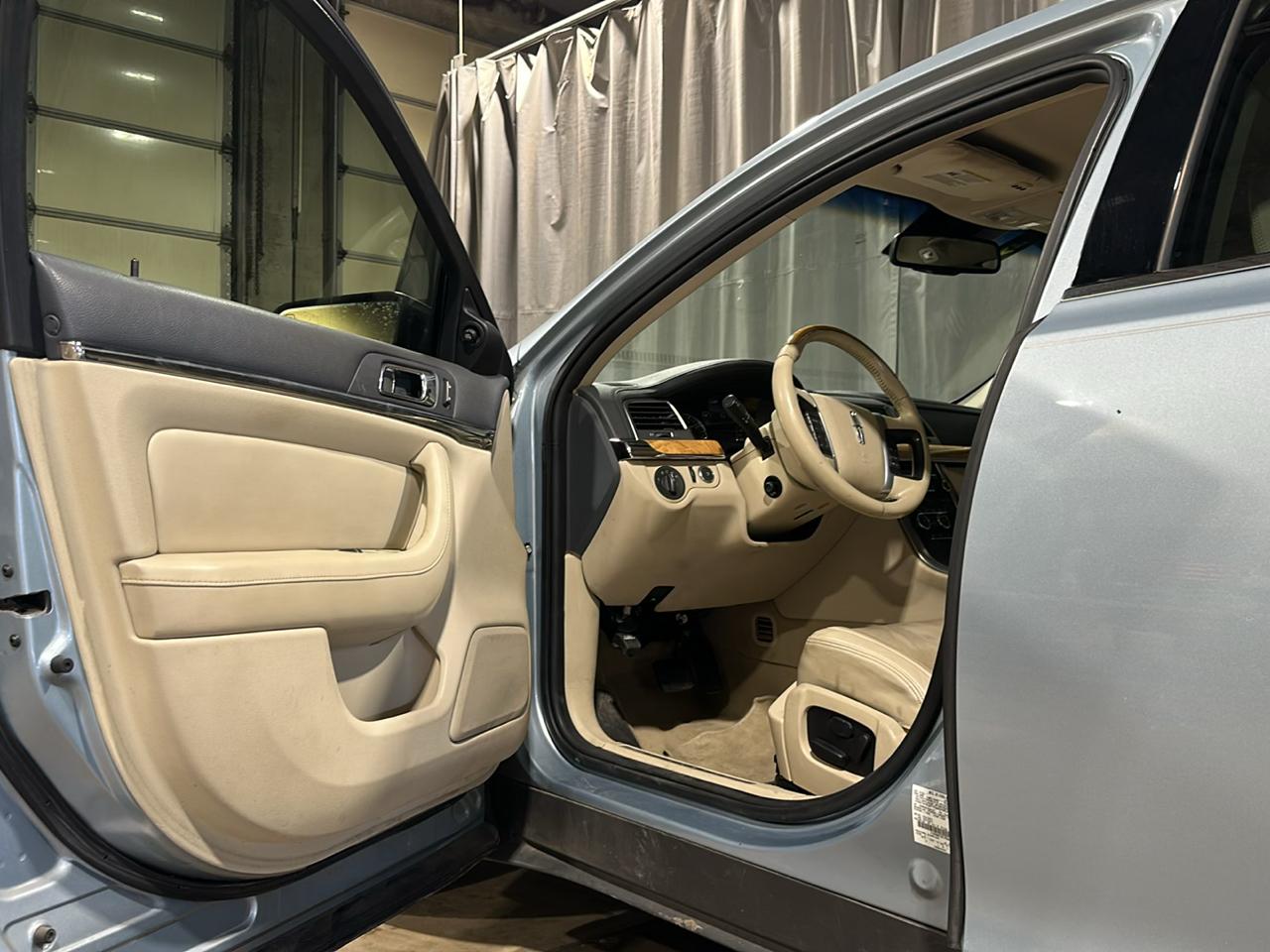Lincoln MKS FWD 2009
