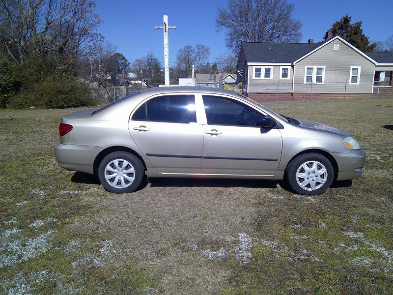 Toyota Corolla CE 2005