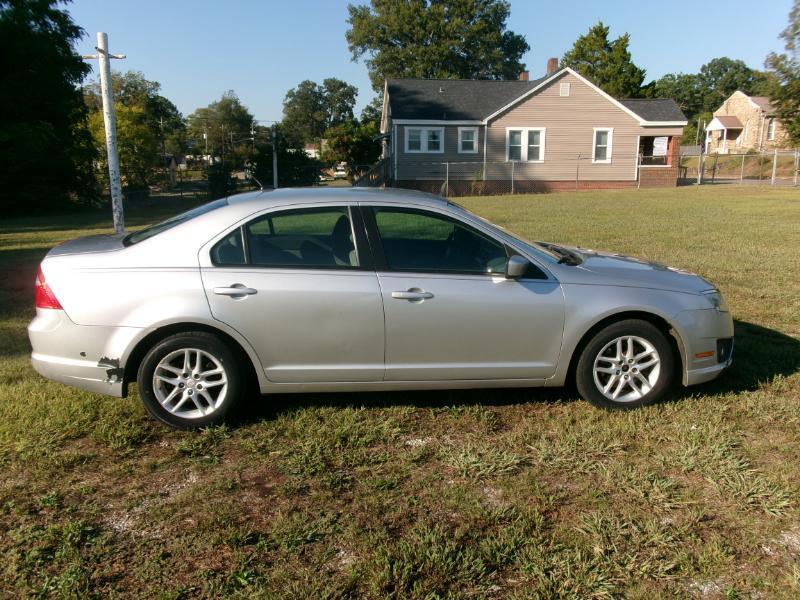 Ford Fusion S 2012