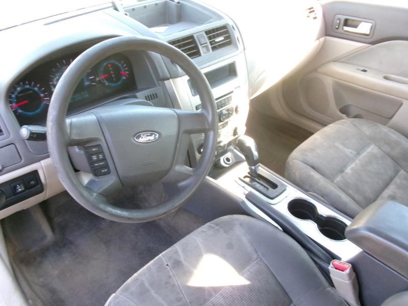 Ford Fusion S 2012