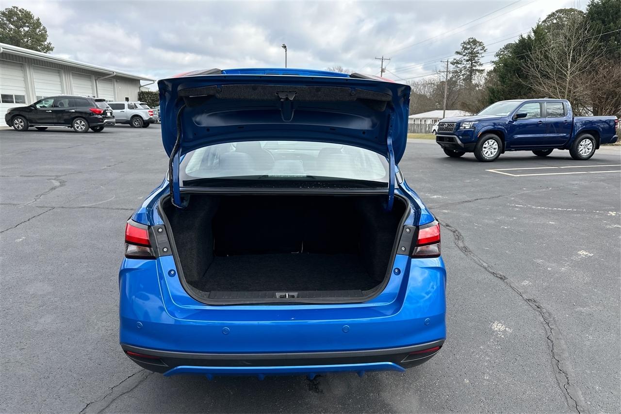 Nissan Versa SR CVT 2021