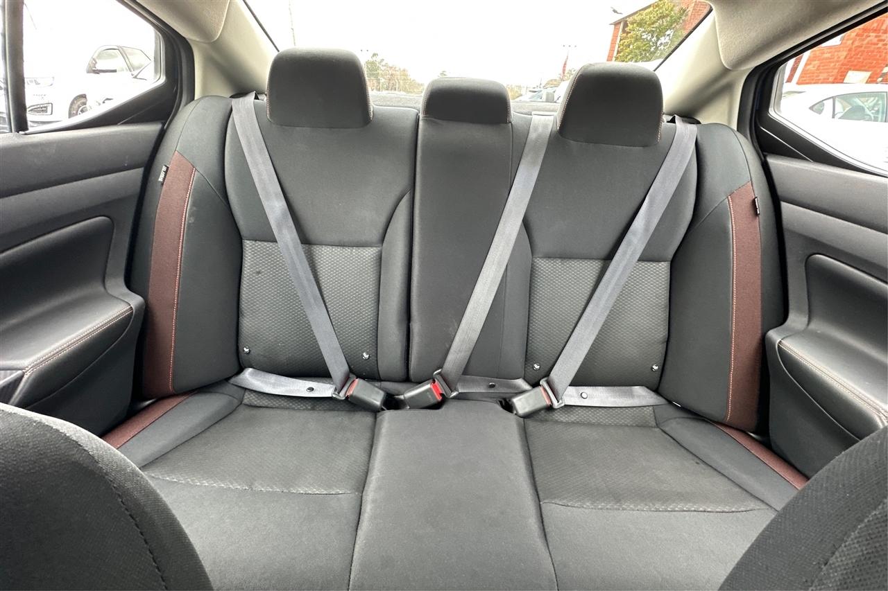 Nissan Versa SR CVT 2021