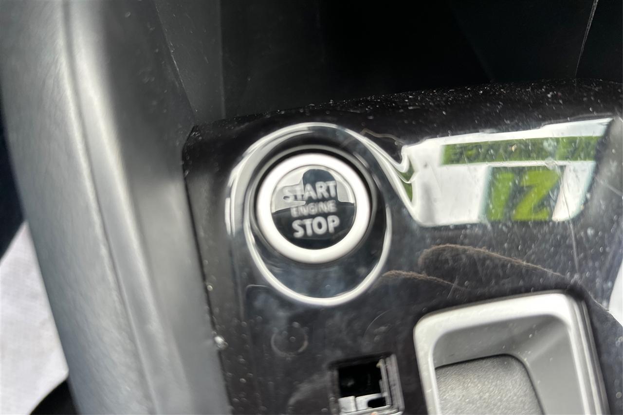 Nissan Versa SR CVT 2021