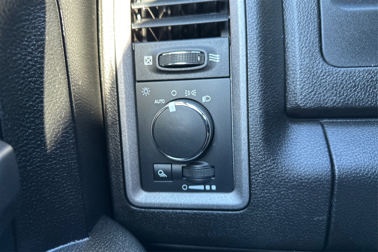 RAM 1500 Classic Tradesman 4x2 Quad Cab 6'4" Box 2022 RAM 1500 Classic Tradesman 4x2 Quad Cab 6'4" Box 2022