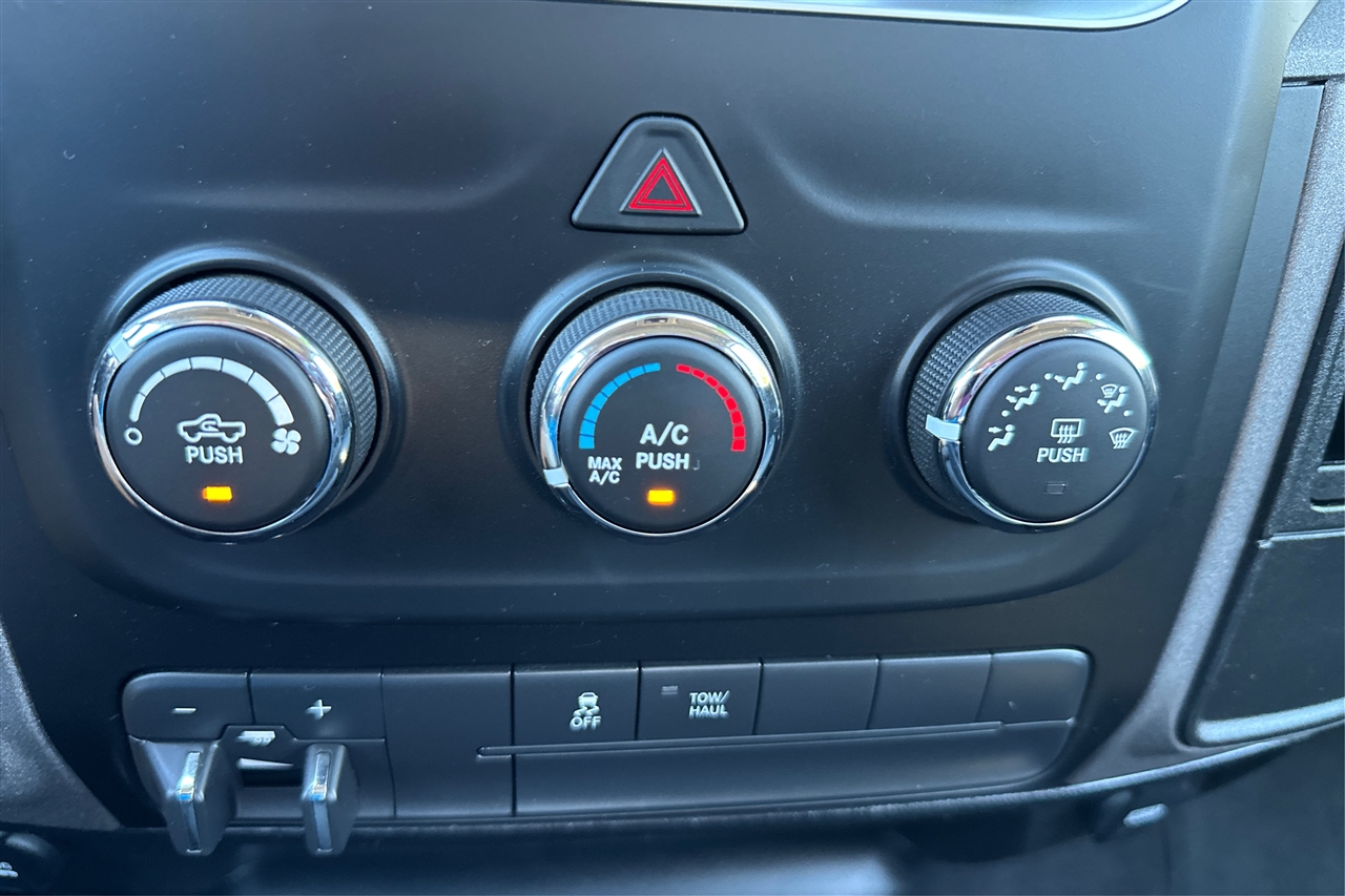 RAM 1500 Classic Tradesman 4x2 Quad Cab 6'4" Box 2022 RAM 1500 Classic Tradesman 4x2 Quad Cab 6'4" Box 2022