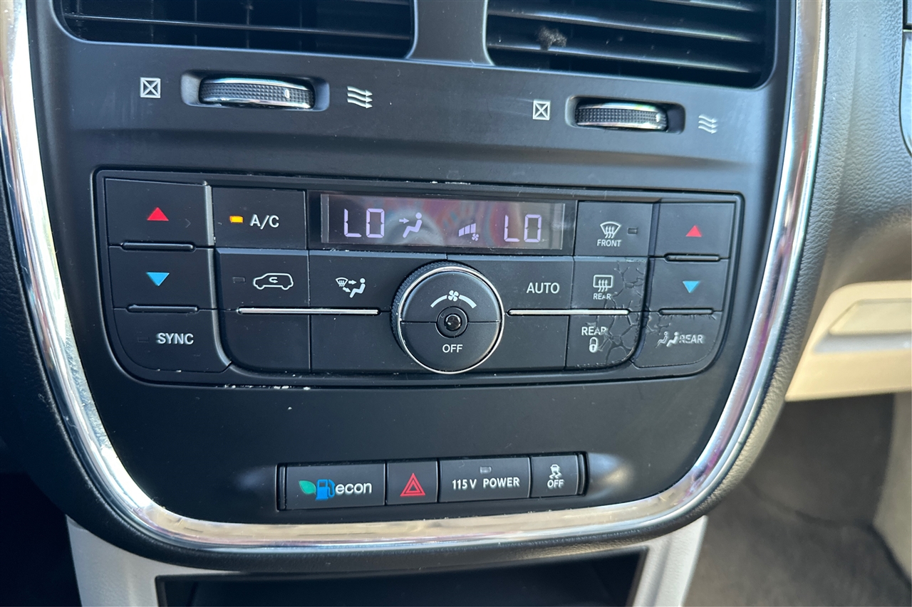 Chrysler Town & Country 4dr Wgn Touring 2013 Chrysler Town & Country 4dr Wgn Touring 2013