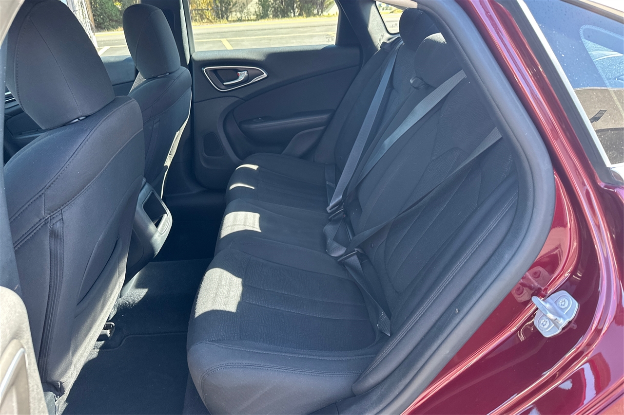 Chrysler 200 4dr Sdn Limited FWD 2016 Chrysler 200 4dr Sdn Limited FWD 2016