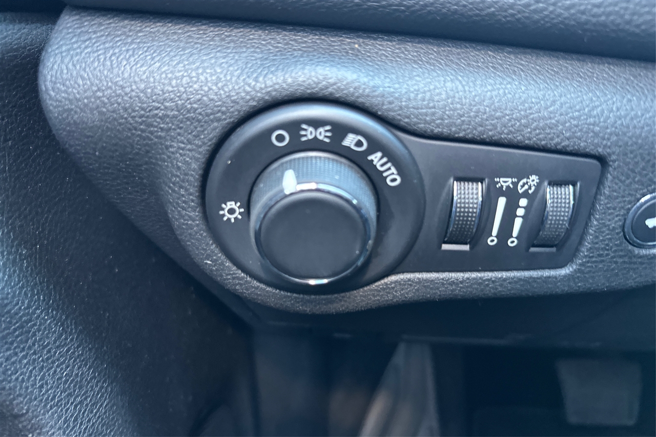 Chrysler 200 4dr Sdn Limited FWD 2016 Chrysler 200 4dr Sdn Limited FWD 2016