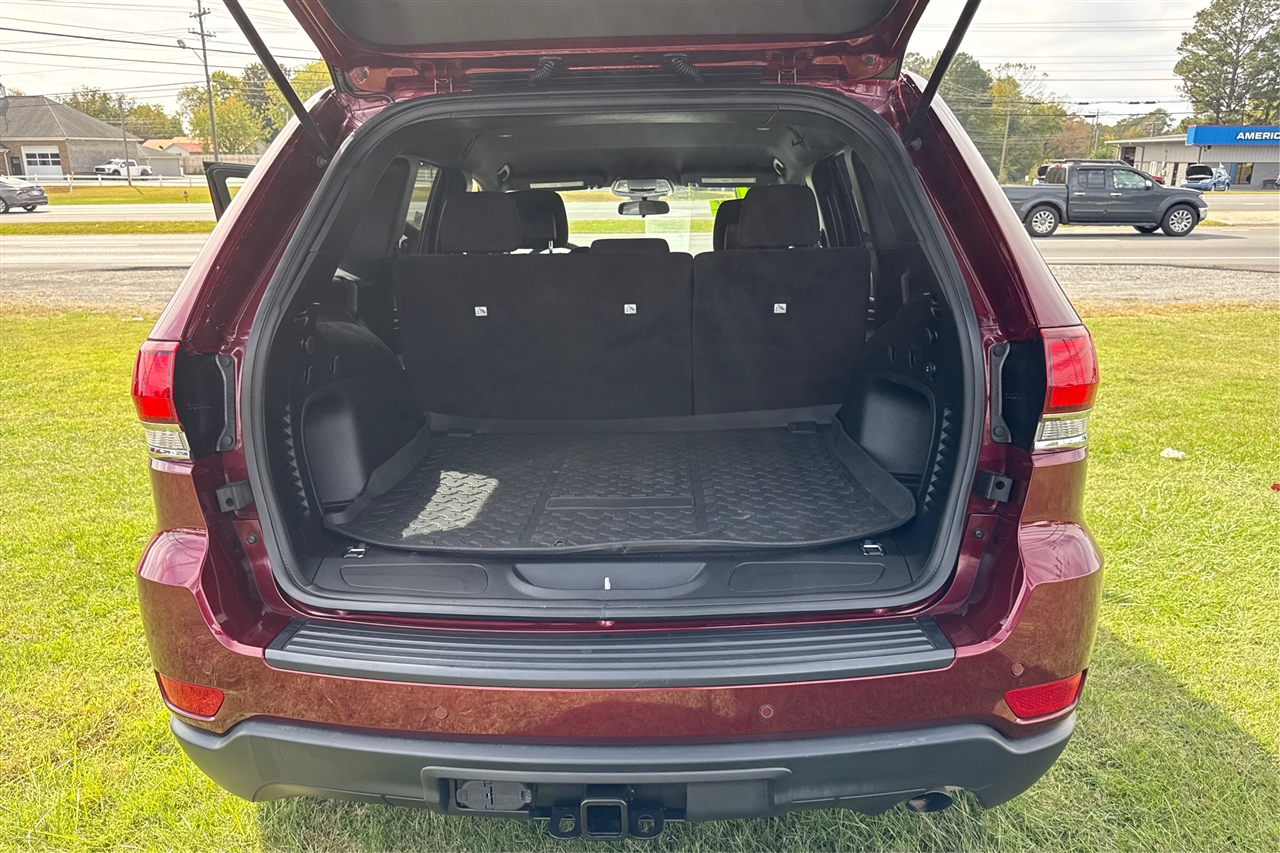 Jeep Grand Cherokee Laredo 4D SUV RWD 2021 Jeep Grand Cherokee Laredo 4D SUV RWD 2021