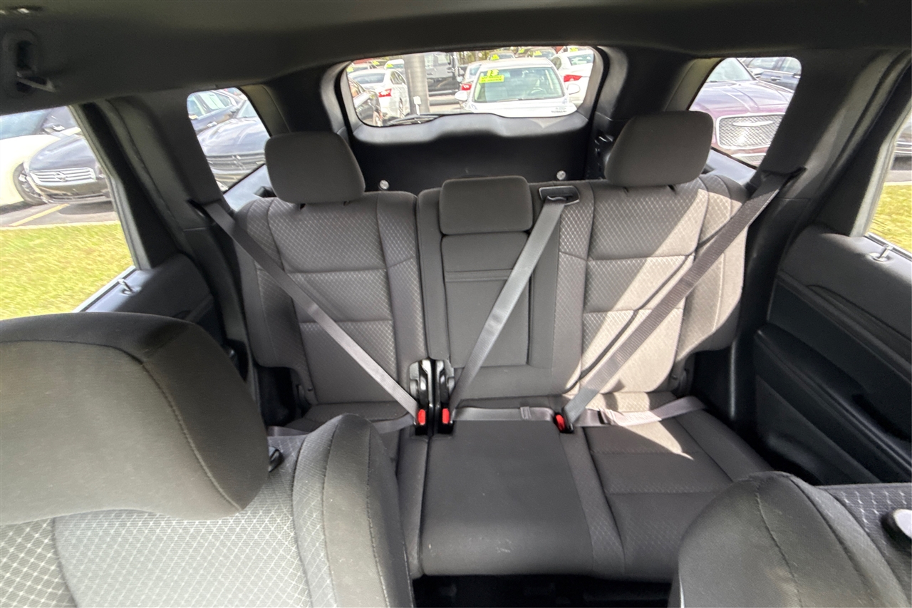 Jeep Grand Cherokee Laredo 4D SUV RWD 2021 Jeep Grand Cherokee Laredo 4D SUV RWD 2021