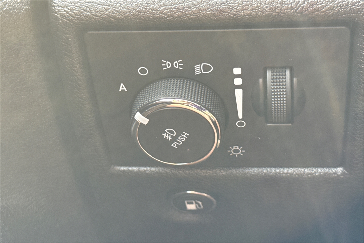 Jeep Grand Cherokee Laredo 4D SUV RWD 2021 Jeep Grand Cherokee Laredo 4D SUV RWD 2021