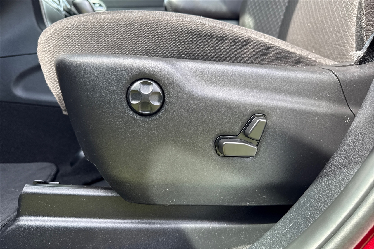 Jeep Grand Cherokee Laredo 4D SUV RWD 2021 Jeep Grand Cherokee Laredo 4D SUV RWD 2021