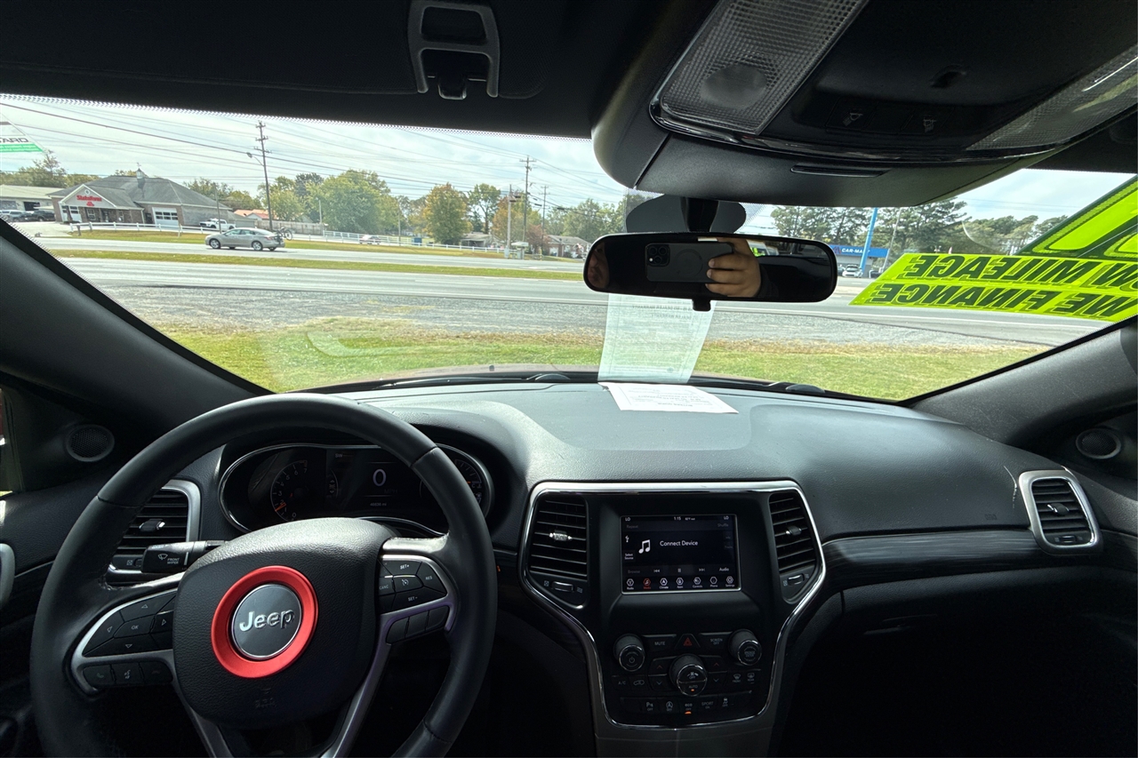 Jeep Grand Cherokee Laredo 4D SUV RWD 2021 Jeep Grand Cherokee Laredo 4D SUV RWD 2021